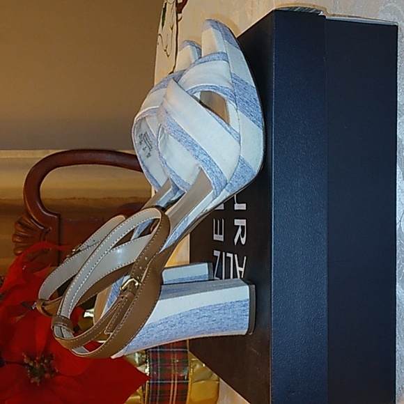 Naturalizer Sandals - Picture 6 of 11